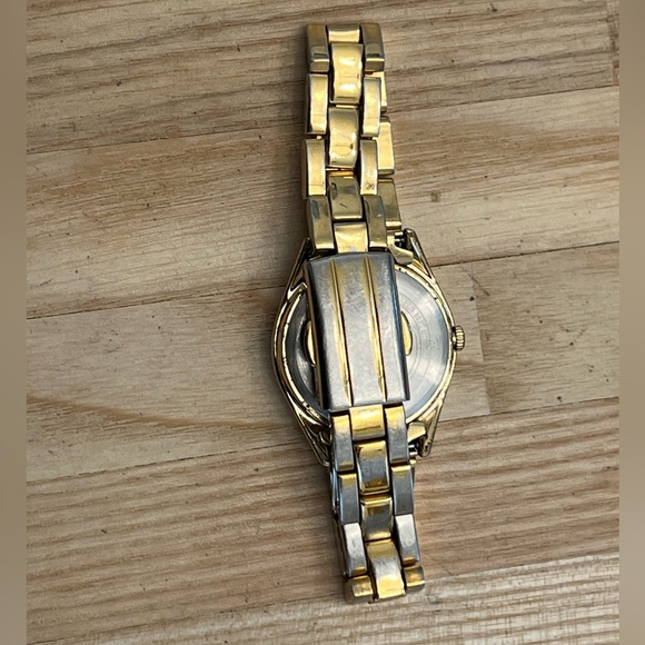 Timex Ladies Watch Indiglo Pearlescent Dial Gold Tone Bracelet Date Window - Picture 9 of 11